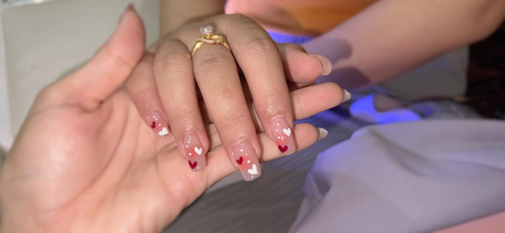 mẫu nail tim đỏ dễ thương nhẹ nhàng tại Kim Loan Beauty Hòa Thành Tây Ninh