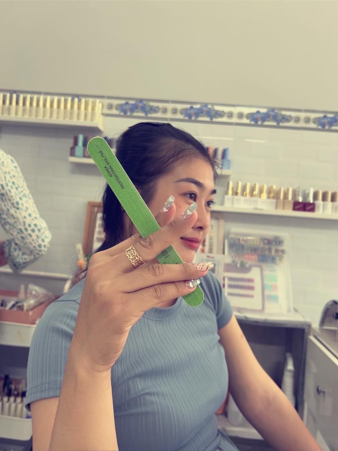 học viên thực hành kỹ thuật nail tại Kim Loan Beauty Hòa Thành Tây Ninh