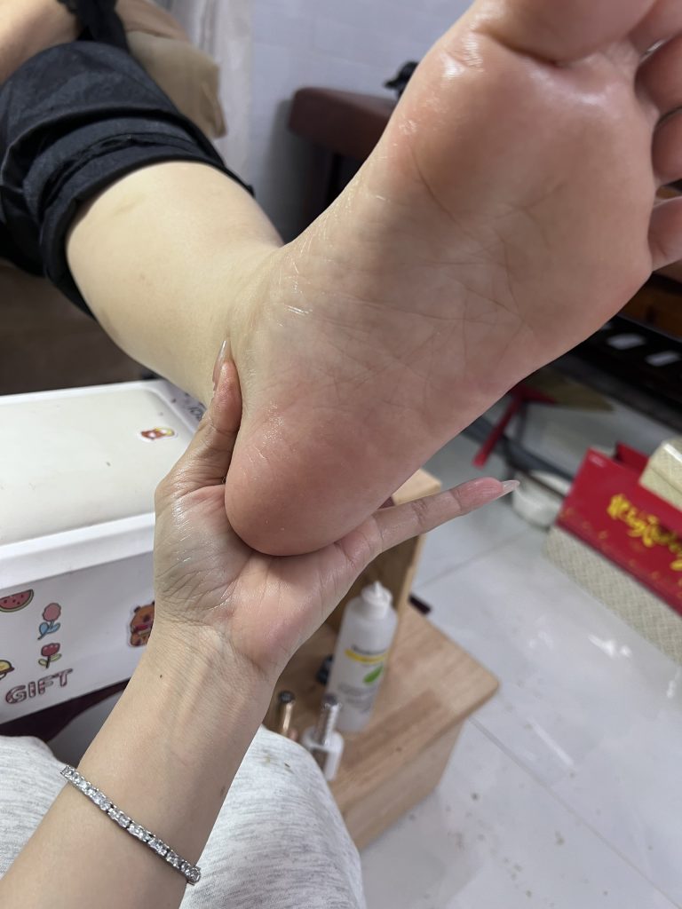 Chà gót chân nứt nẻ tại Kim Loan Beauty Hòa Thành Tây Ninh